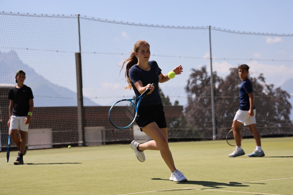 Village Camps International Summer Camp Leysin, Switzerland 2026-08-15 https://www.villagecamps.com/journals_admin/images/2602-0448-tennis 71.jpg